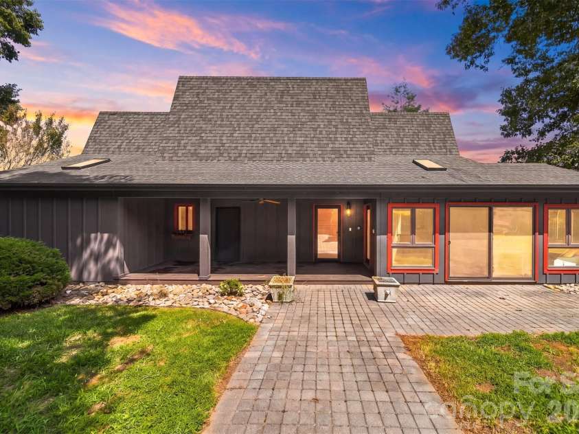 6580 Central Drive, Conover, NC 28613.  MLS# CAR4417674, YatesRealty ID 47413. 