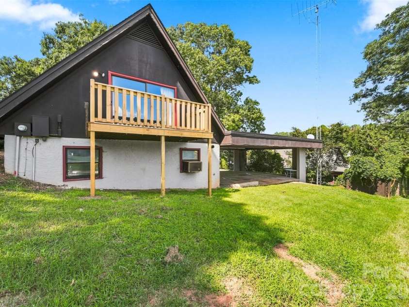 6580 Central Drive, Conover, NC 28613.  MLS# CAR4417674, YatesRealty ID 47413. 