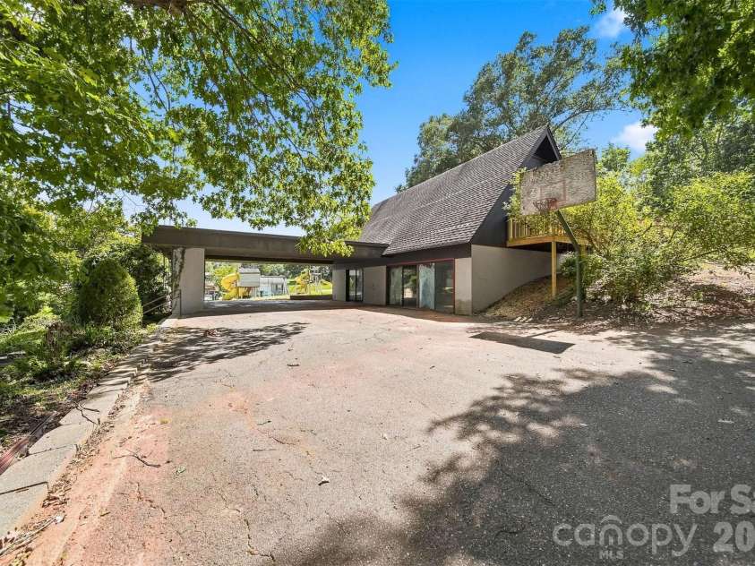 6580 Central Drive, Conover, NC 28613.  MLS# CAR4417674, YatesRealty ID 47413. 