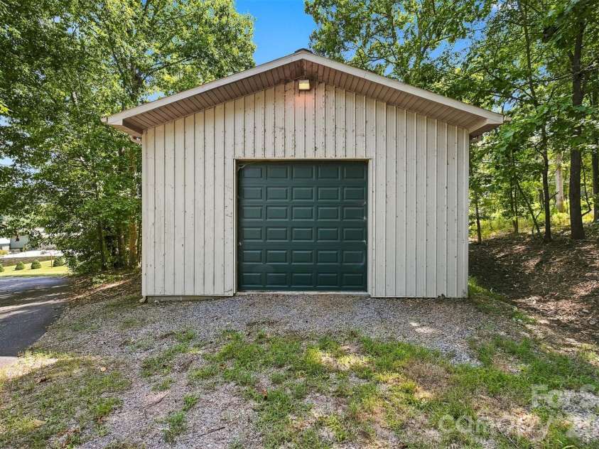 6580 Central Drive, Conover, NC 28613.  MLS# CAR4417674, YatesRealty ID 47413. 