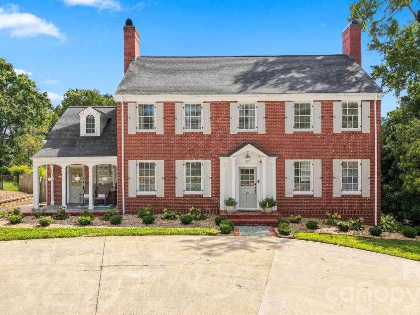 525 2nd Avenue, Hickory, NC 28601.  MLS# CAR4417785, YatesRealty ID 47415. 