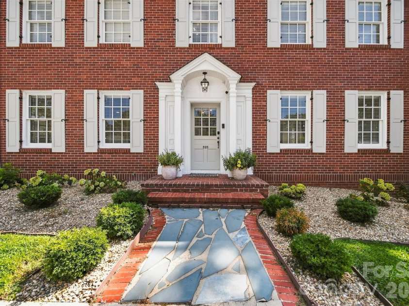 525 2nd Avenue, Hickory, NC 28601.  MLS# CAR4417785, YatesRealty ID 47415. 