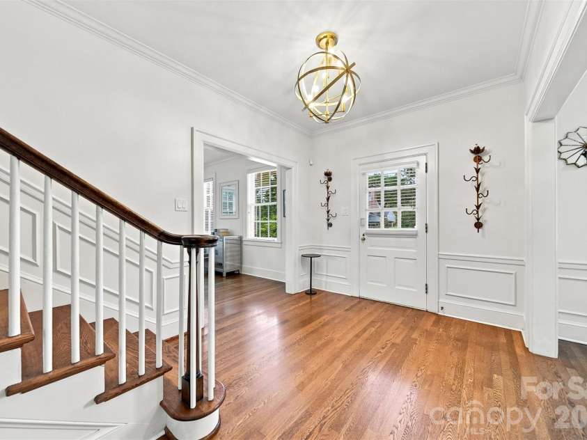 525 2nd Avenue, Hickory, NC 28601.  MLS# CAR4417785, YatesRealty ID 47415. 