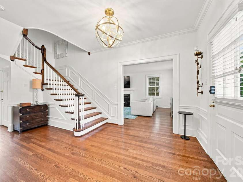 525 2nd Avenue, Hickory, NC 28601.  MLS# CAR4417785, YatesRealty ID 47415. 