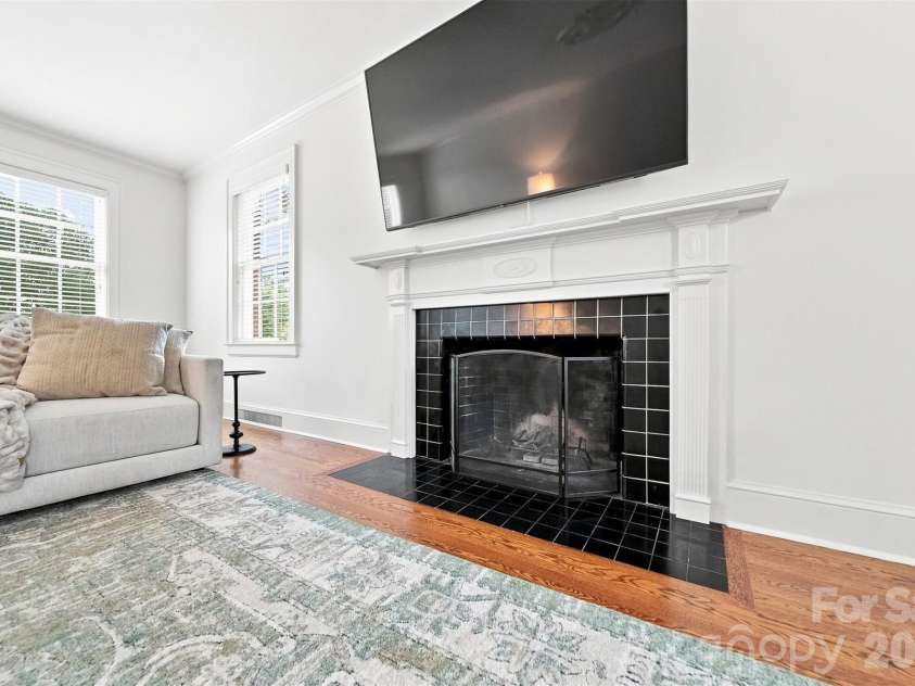 525 2nd Avenue, Hickory, NC 28601.  MLS# CAR4417785, YatesRealty ID 47415. 