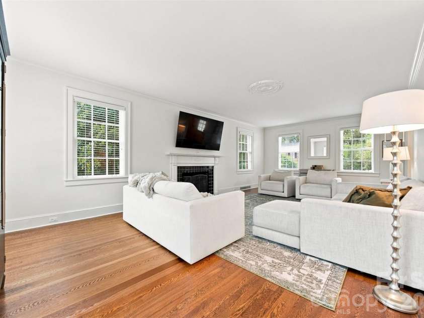 525 2nd Avenue, Hickory, NC 28601.  MLS# CAR4417785, YatesRealty ID 47415. 
