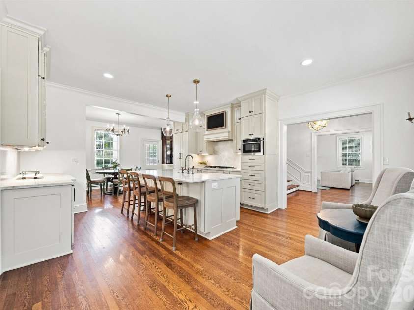 525 2nd Avenue, Hickory, NC 28601.  MLS# CAR4417785, YatesRealty ID 47415. 