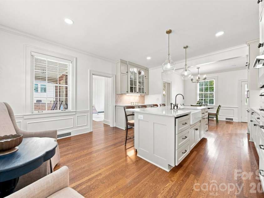 525 2nd Avenue, Hickory, NC 28601.  MLS# CAR4417785, YatesRealty ID 47415. 