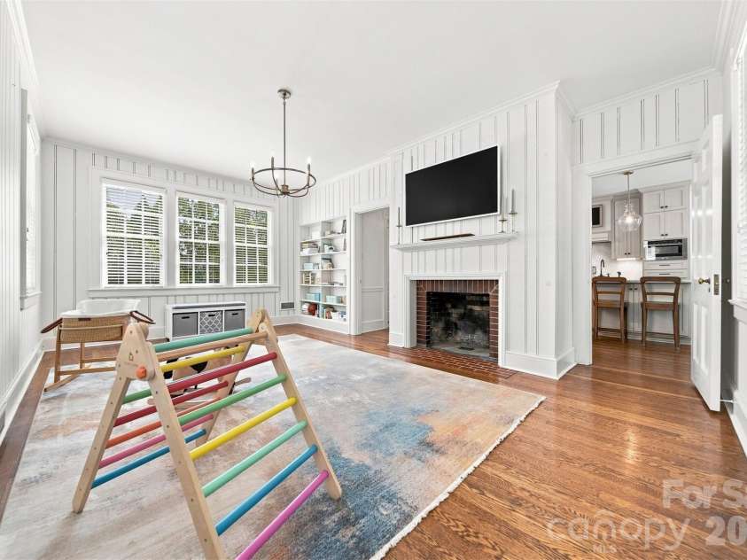 525 2nd Avenue, Hickory, NC 28601.  MLS# CAR4417785, YatesRealty ID 47415. 