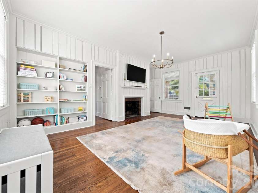 525 2nd Avenue, Hickory, NC 28601.  MLS# CAR4417785, YatesRealty ID 47415. 