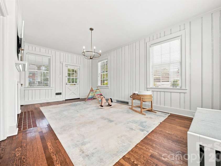 525 2nd Avenue, Hickory, NC 28601.  MLS# CAR4417785, YatesRealty ID 47415. 