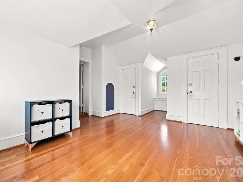 525 2nd Avenue, Hickory, NC 28601.  MLS# CAR4417785, YatesRealty ID 47415. 