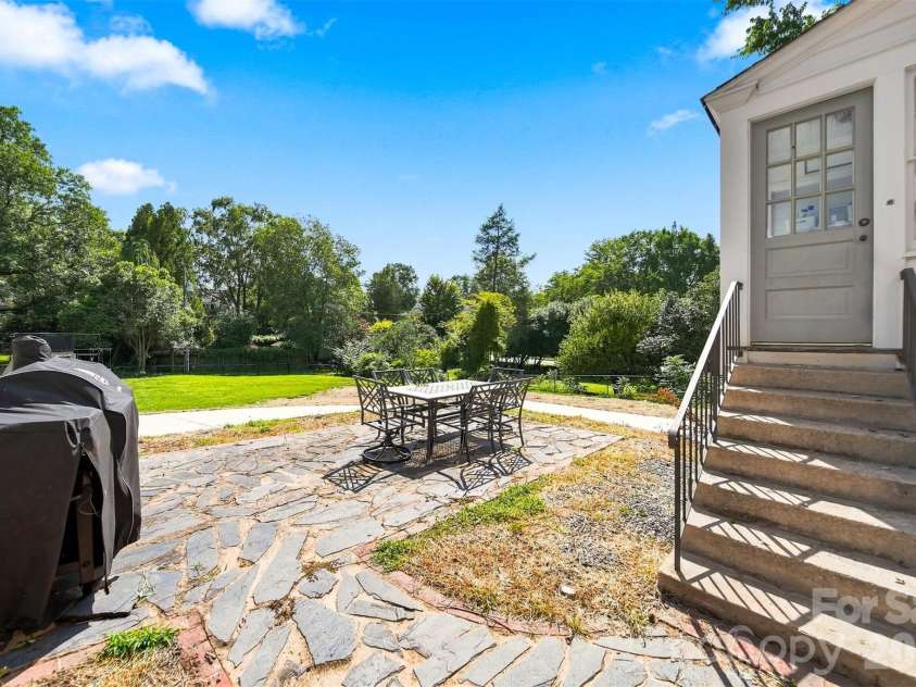 525 2nd Avenue, Hickory, NC 28601.  MLS# CAR4417785, YatesRealty ID 47415. 
