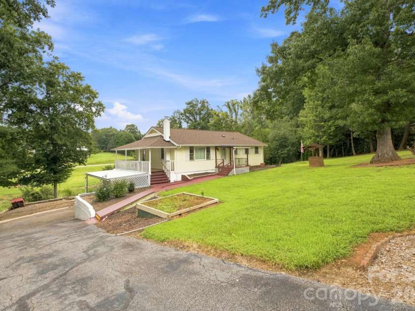 1714 Lazenby Street, Newton, NC 28658.  MLS# CAR4417758, YatesRealty ID 47416. 