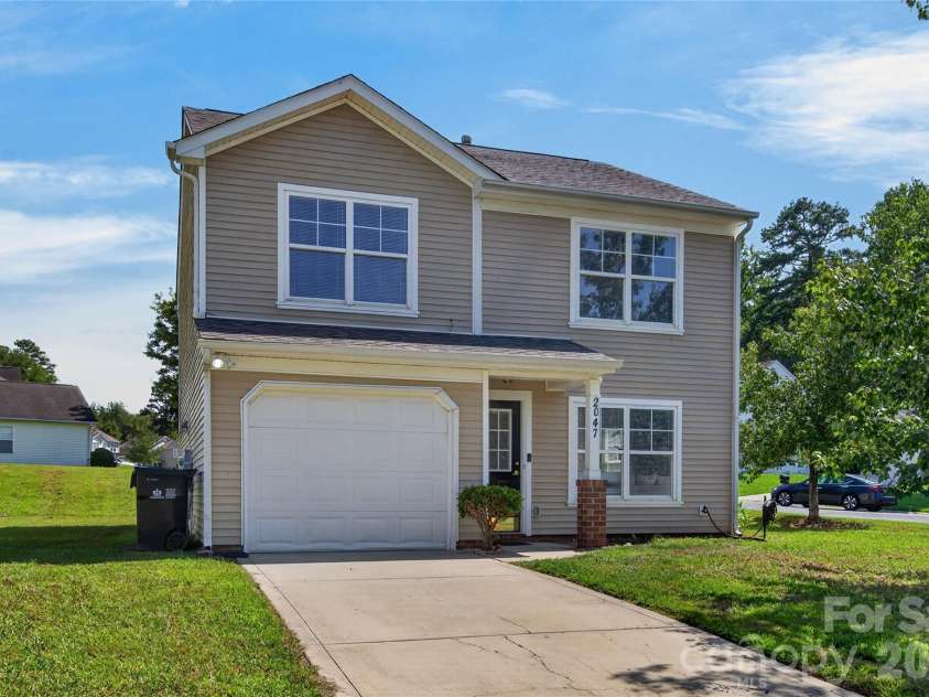 2047 Sonoma Valley Drive, Charlotte, NC 28214.  MLS# CAR4416912, YatesRealty ID 47419. 