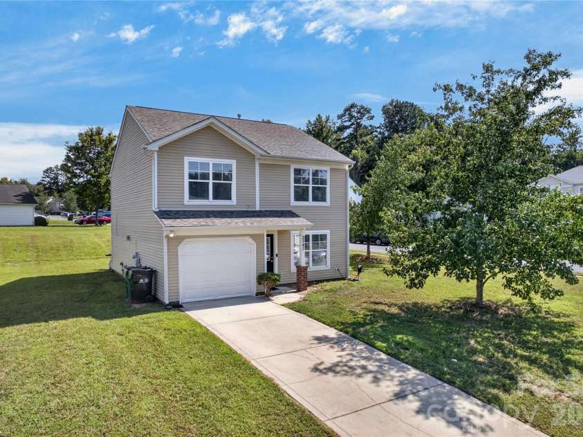 2047 Sonoma Valley Drive, Charlotte, NC 28214.  MLS# CAR4416912, YatesRealty ID 47419. 