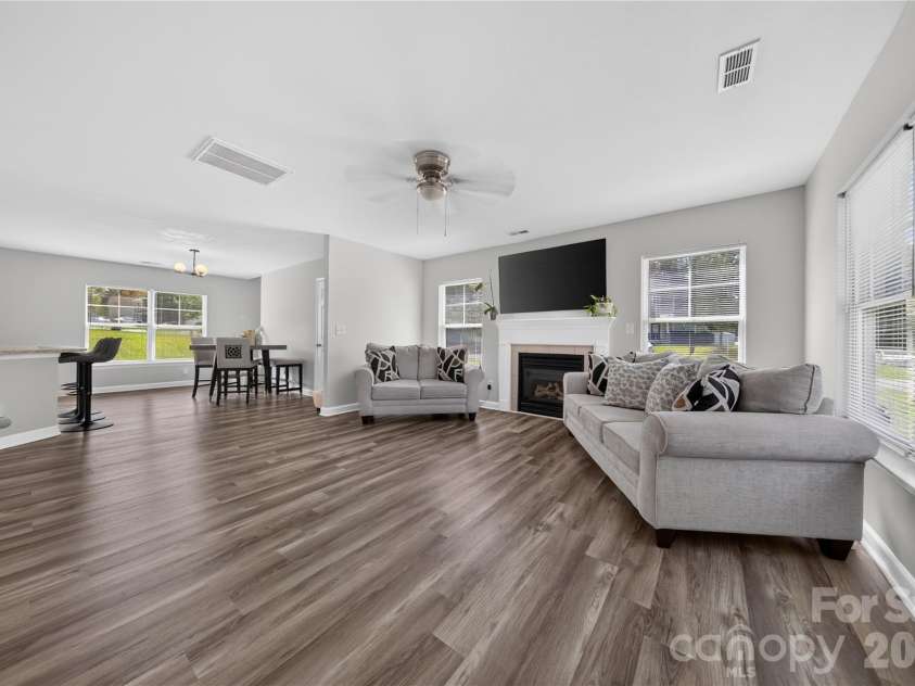 2047 Sonoma Valley Drive, Charlotte, NC 28214.  MLS# CAR4416912, YatesRealty ID 47419. 