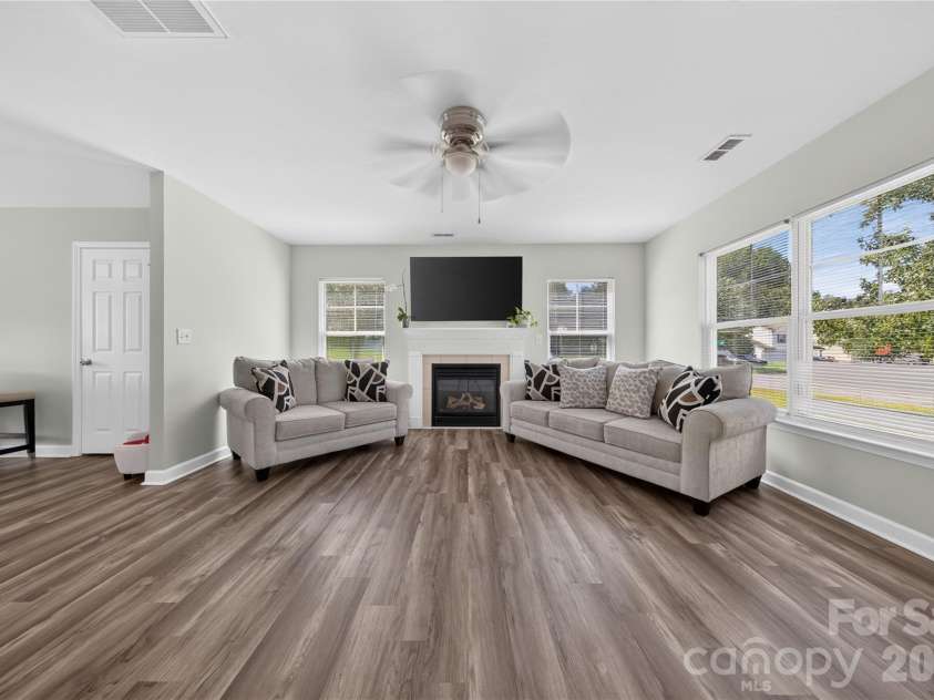 2047 Sonoma Valley Drive, Charlotte, NC 28214.  MLS# CAR4416912, YatesRealty ID 47419. 