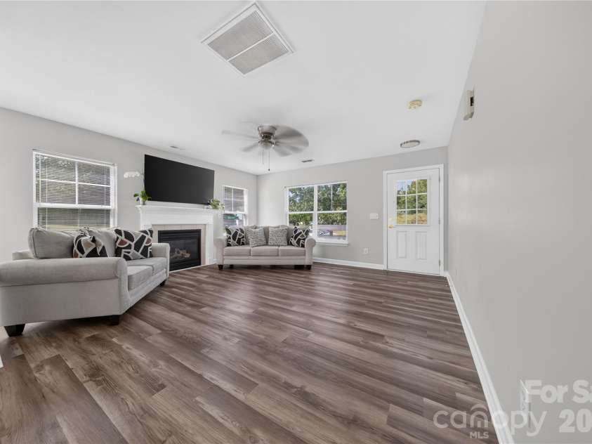 2047 Sonoma Valley Drive, Charlotte, NC 28214.  MLS# CAR4416912, YatesRealty ID 47419. 