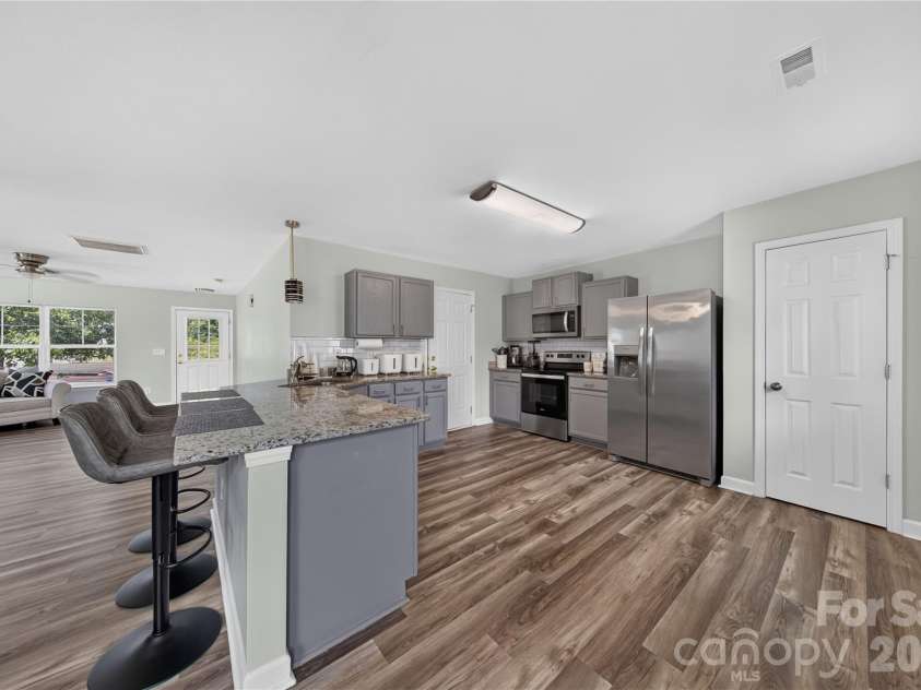 2047 Sonoma Valley Drive, Charlotte, NC 28214.  MLS# CAR4416912, YatesRealty ID 47419. 