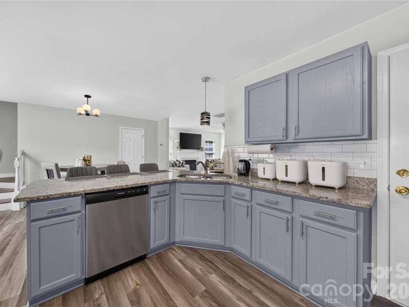 2047 Sonoma Valley Drive, Charlotte, NC 28214.  MLS# CAR4416912, YatesRealty ID 47419. 