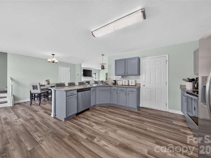 2047 Sonoma Valley Drive, Charlotte, NC 28214.  MLS# CAR4416912, YatesRealty ID 47419. 