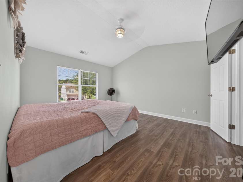 2047 Sonoma Valley Drive, Charlotte, NC 28214.  MLS# CAR4416912, YatesRealty ID 47419. 