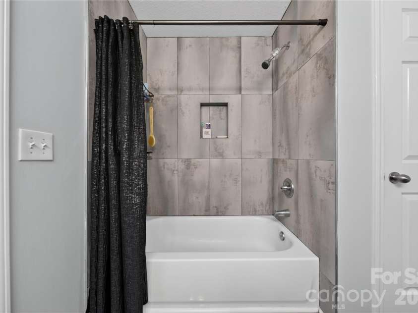 2047 Sonoma Valley Drive, Charlotte, NC 28214.  MLS# CAR4416912, YatesRealty ID 47419. 