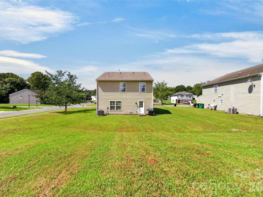 2047 Sonoma Valley Drive, Charlotte, NC 28214.  MLS# CAR4416912, YatesRealty ID 47419. 