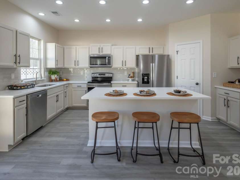 10631 Atkins Ridge Drive, Charlotte, NC 28213.  MLS# CAR4330313, YatesRealty ID 4742. 