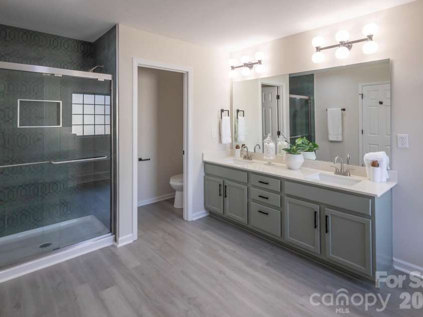 10631 Atkins Ridge Drive, Charlotte, NC 28213.  MLS# CAR4330313, YatesRealty ID 4742. 