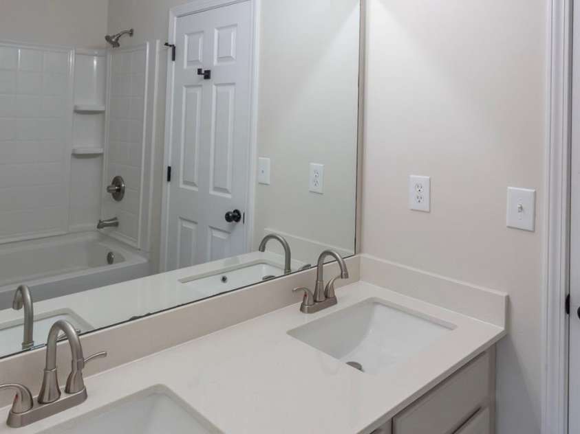 10631 Atkins Ridge Drive, Charlotte, NC 28213.  MLS# CAR4330313, YatesRealty ID 4742. Hall Bath