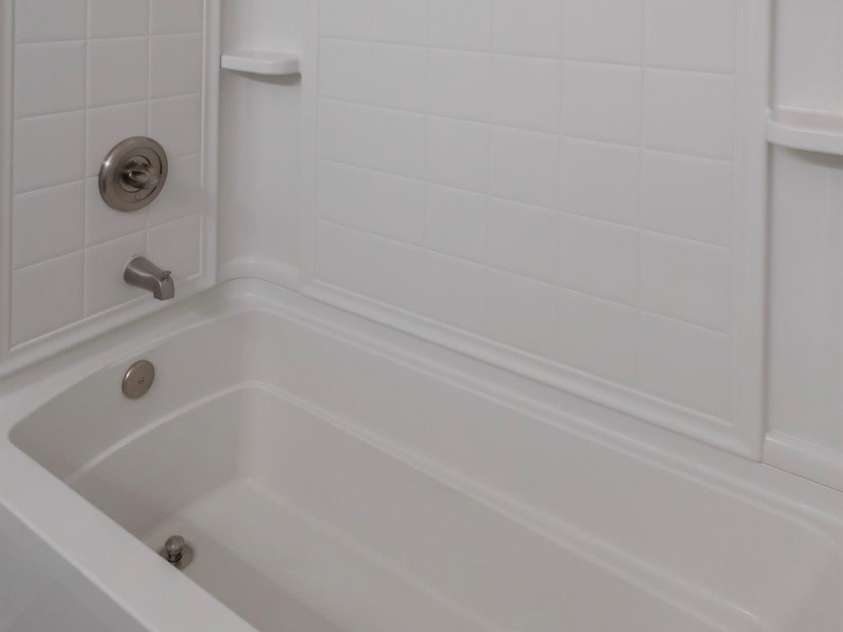 10631 Atkins Ridge Drive, Charlotte, NC 28213.  MLS# CAR4330313, YatesRealty ID 4742. Hall Bath