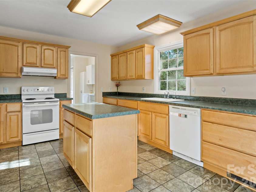 65 Gypsy Mountain Road, Marion, NC 28752.  MLS# CAR4353949, YatesRealty ID 4742. 