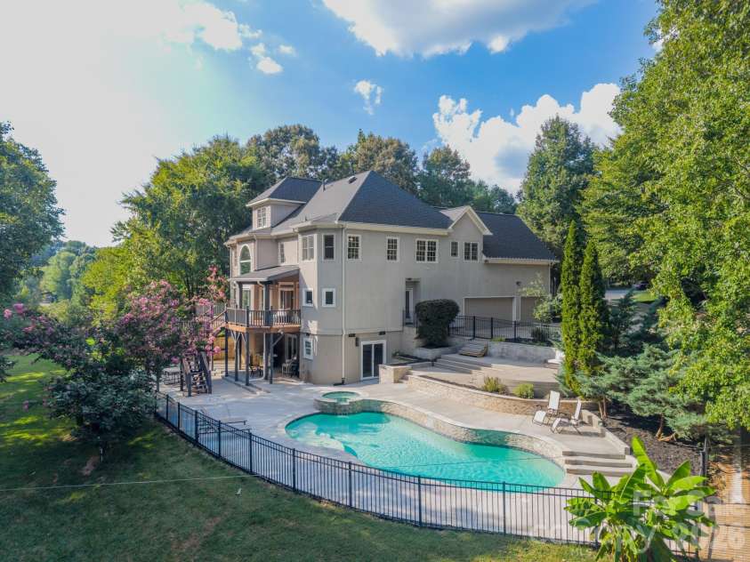 2006 Sandy Pond Lane, Waxhaw, NC 28173.  MLS# CAR4416862, YatesRealty ID 47421. 