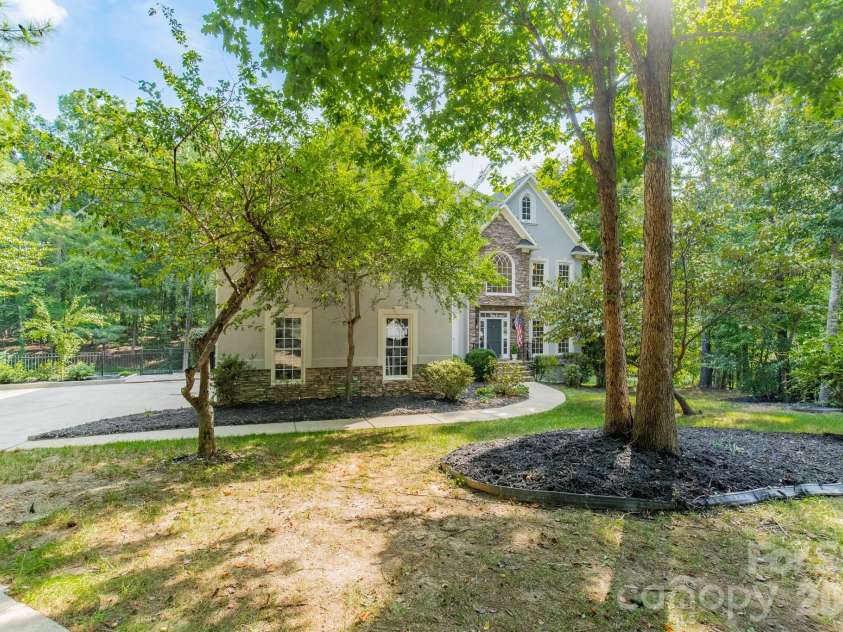 2006 Sandy Pond Lane, Waxhaw, NC 28173.  MLS# CAR4416862, YatesRealty ID 47421. 