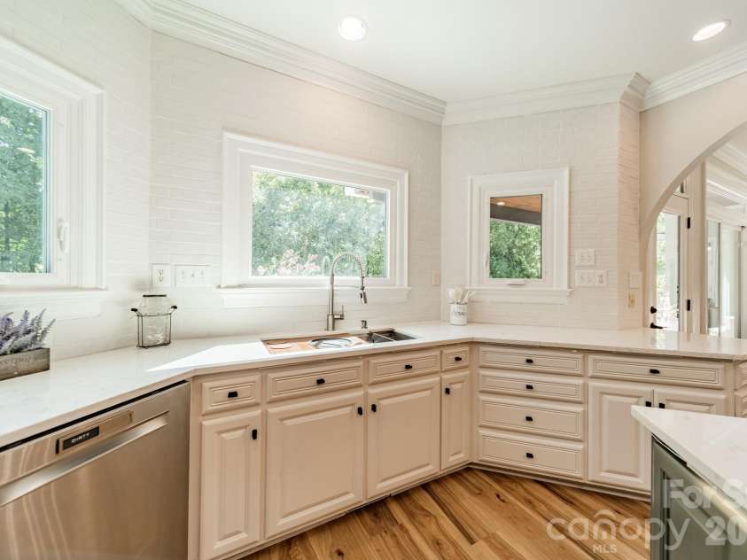 2006 Sandy Pond Lane, Waxhaw, NC 28173.  MLS# CAR4416862, YatesRealty ID 47421. 