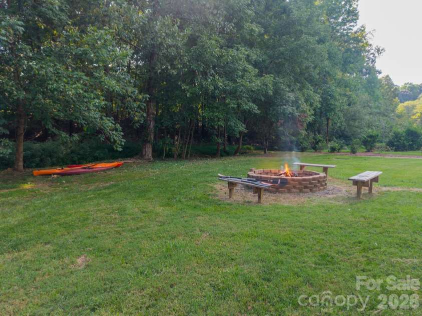 2006 Sandy Pond Lane, Waxhaw, NC 28173.  MLS# CAR4416862, YatesRealty ID 47421. 
