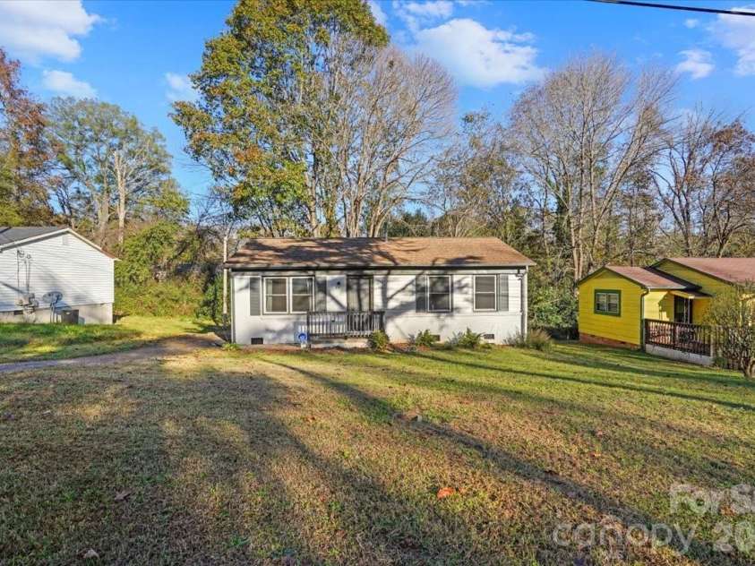 624 Dundeen Drive, Gastonia, NC 28052.  MLS# CAR4415515, YatesRealty ID 47422. 