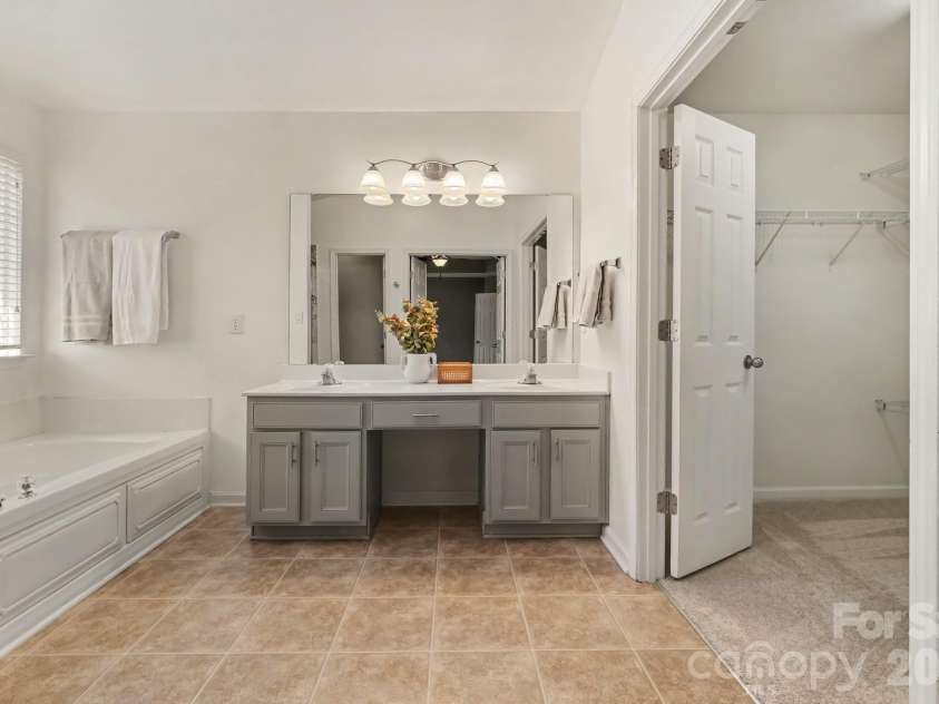 13316 Mallard Landing Road, Charlotte, NC 28278.  MLS# CAR4415708, YatesRealty ID 47423. 