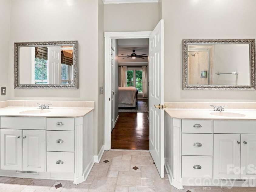 3911 Acacia Road, York, SC 29745.  MLS# CAR4415462, YatesRealty ID 47424. Double Vanity