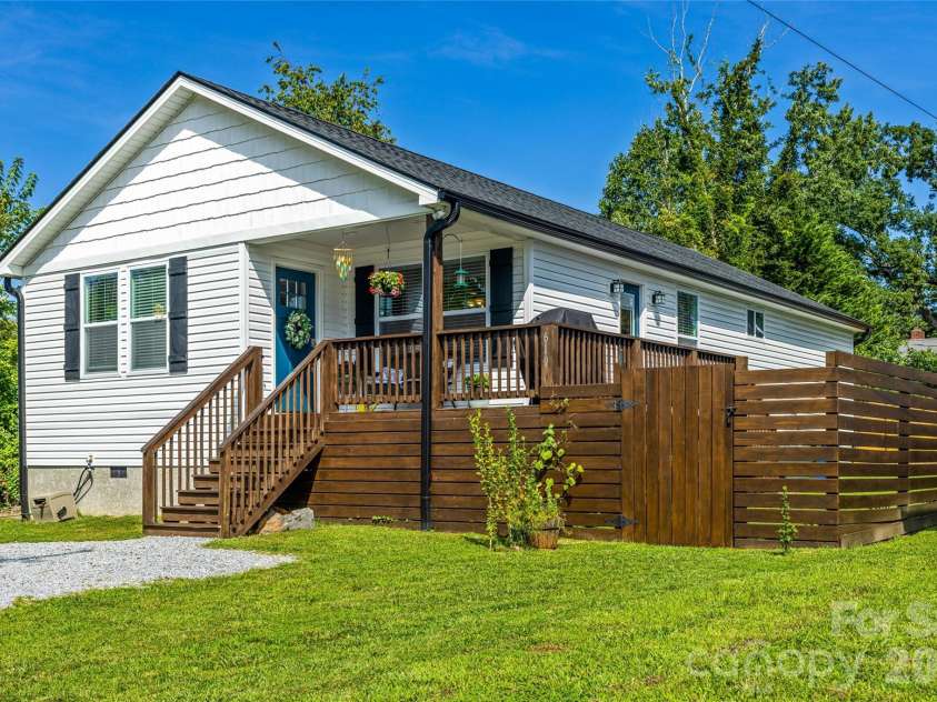619 Edgewood Avenue, Hendersonville, NC 28792.  MLS# CAR4417132, YatesRealty ID 47425. 