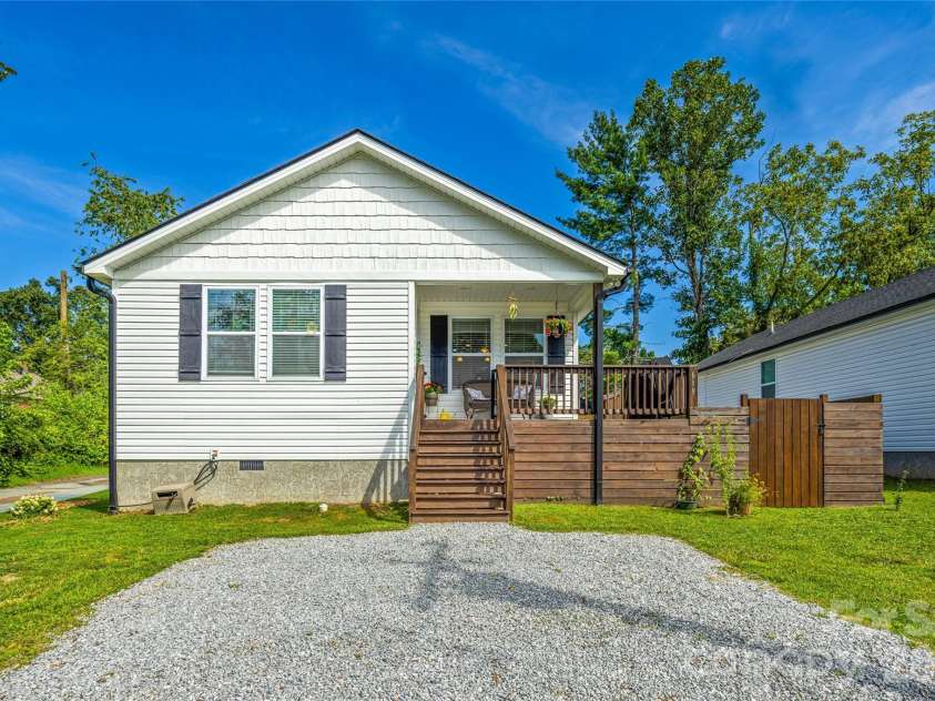 619 Edgewood Avenue, Hendersonville, NC 28792.  MLS# CAR4417132, YatesRealty ID 47425. 