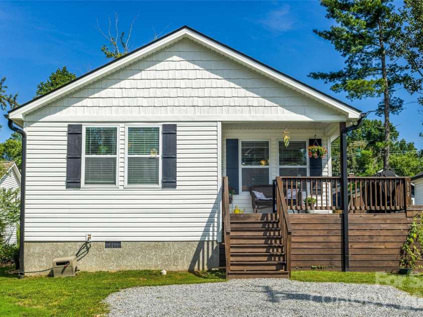 619 Edgewood Avenue, Hendersonville, NC 28792.  MLS# CAR4417132, YatesRealty ID 47425. 