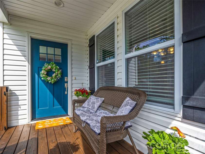 619 Edgewood Avenue, Hendersonville, NC 28792.  MLS# CAR4417132, YatesRealty ID 47425. 