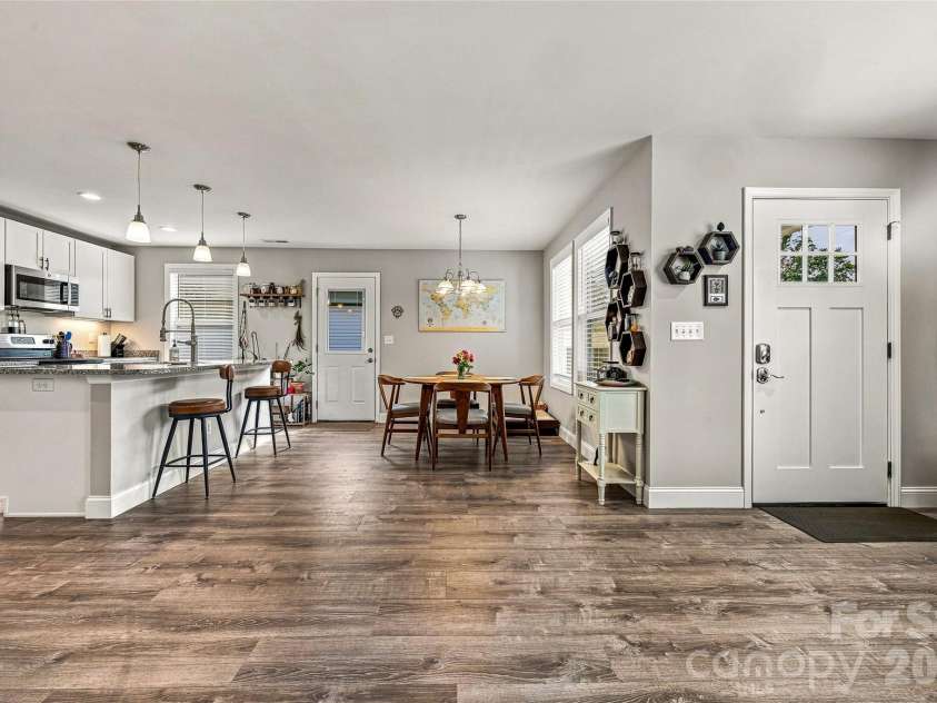 619 Edgewood Avenue, Hendersonville, NC 28792.  MLS# CAR4417132, YatesRealty ID 47425. 