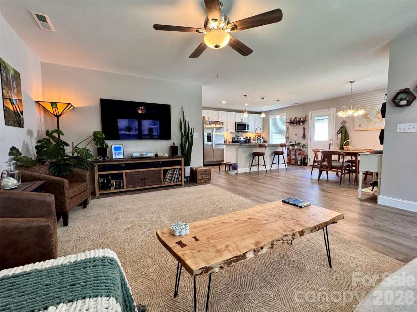 619 Edgewood Avenue, Hendersonville, NC 28792.  MLS# CAR4417132, YatesRealty ID 47425. 