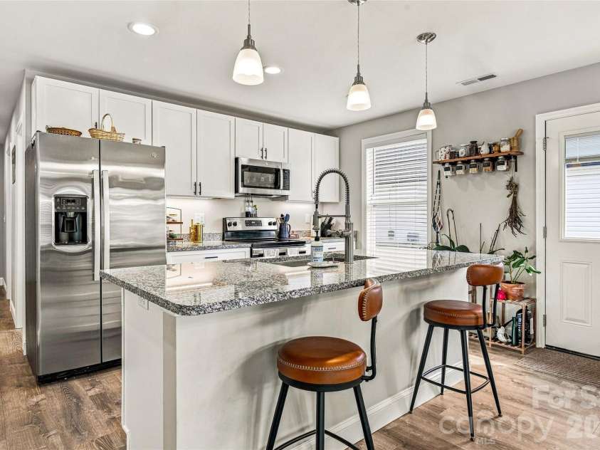 619 Edgewood Avenue, Hendersonville, NC 28792.  MLS# CAR4417132, YatesRealty ID 47425. 