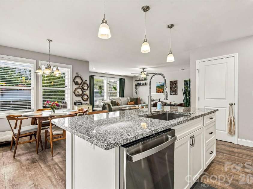 619 Edgewood Avenue, Hendersonville, NC 28792.  MLS# CAR4417132, YatesRealty ID 47425. 