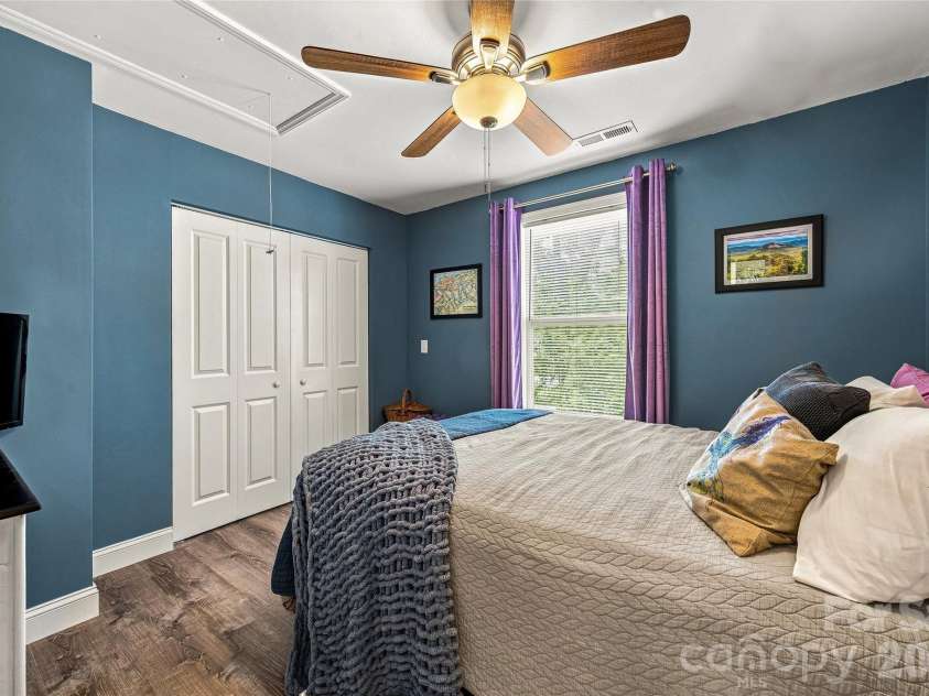 619 Edgewood Avenue, Hendersonville, NC 28792.  MLS# CAR4417132, YatesRealty ID 47425. 